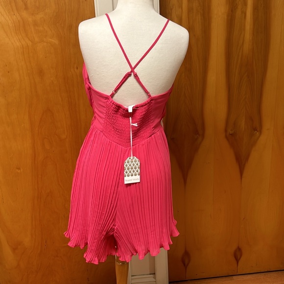 Beyond words pink pleated romper size medium - Picture 2 of 4